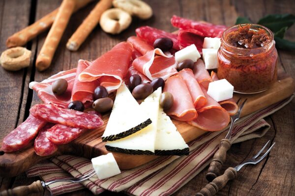 Tagliere di salumi e formaggi del territorio